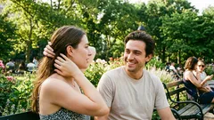 Jak rozpoznać, czy między wami jest chemia, czy to tylko przyjaźń: oznaki zainteresowania, które ujawniają się w codziennym życiu