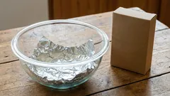 Srebro zabłyśnie jak nowe w ciągu kilku minut: soda i folia czynią cuda czystości