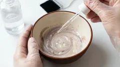 Co dodać do farby do włosów: mało znana sztuczka fryzjerów, która zapewnia trwałość koloru