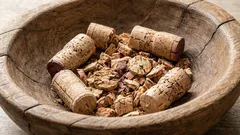 Naczynia błyskawicznie pozbędą się uporczywych zabrudzeń: oto dlaczego nie wyrzucam już korków od wina